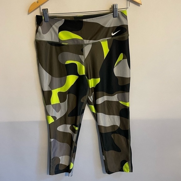 Nike Legend 2.0 Mega Liquid Tight Women's Training Capris Camo Medium - Picture 1 of 7